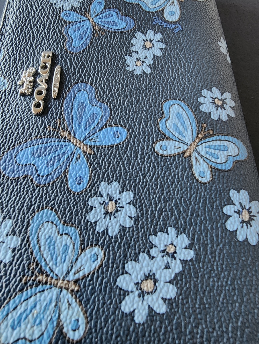✨️NWOT✨️ Coach Limited Edition Butterfly Floral Long Zip Wallet, 2023, $298 MSRP - Picture 7 of 7
